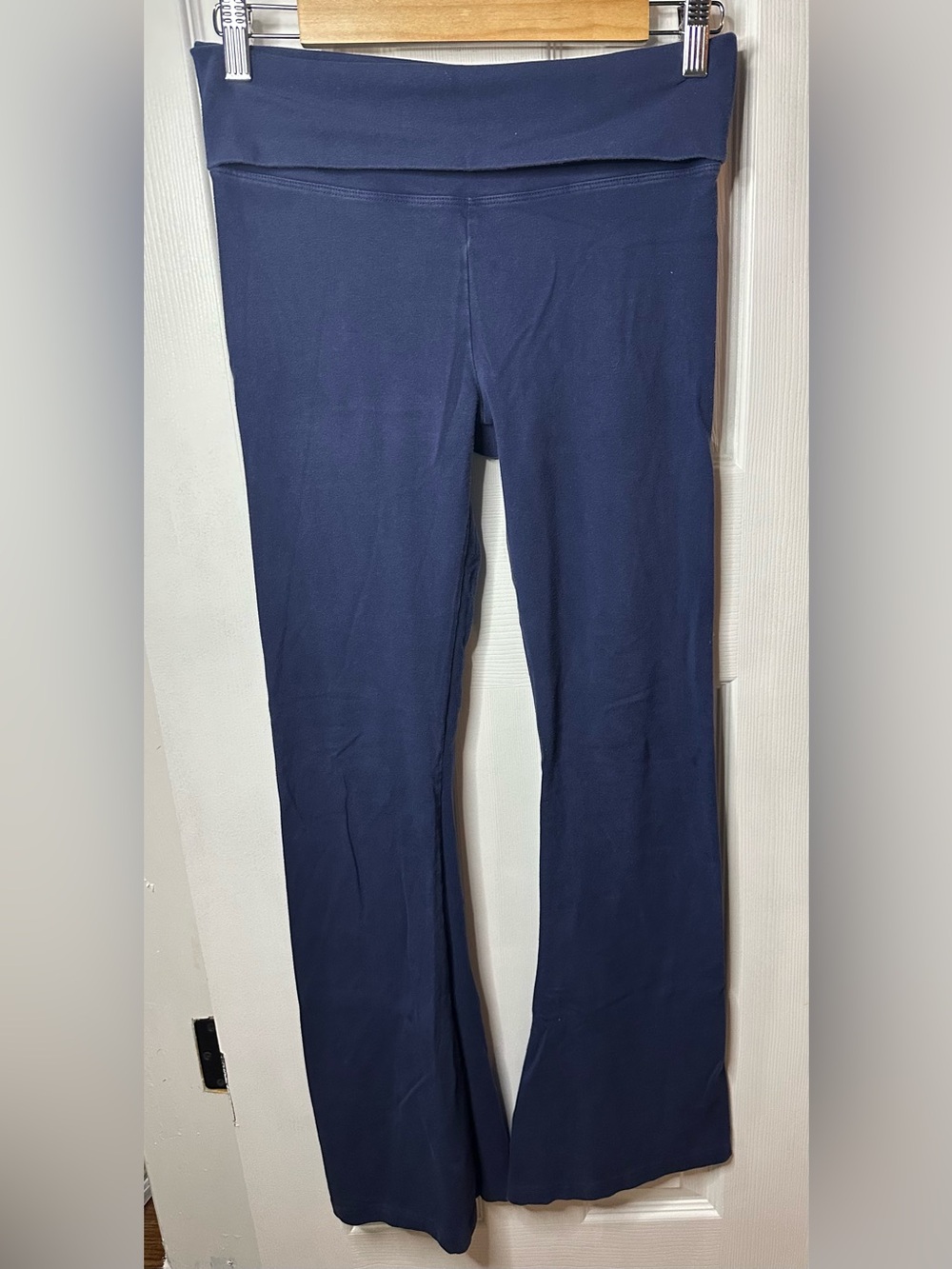 PINK Victoria's Secret woman’s Navy Straight Sweatpants